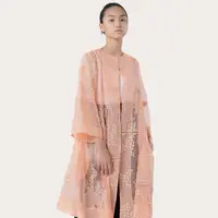 Sapto Djojokartiko baru saja memperkenalkan koleksi terbarunya, untuk menyambut akhir tahun yang semakin dekat. Koleksi ini diberi tajuk "Holiday Spirit." Foto: Document/Sapto Djojokartiko.