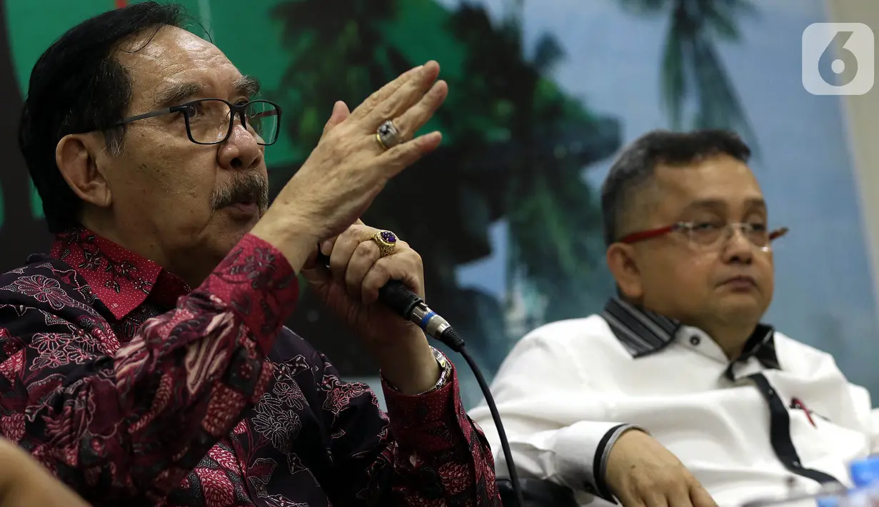 Mantan Ketua KPK Antasari Azhar menjadi pembicara dalam diskusi Dialektika Demokrasi di Kompleks Parlemen, Senayan, Jakarta, Kamis (7/11/2019). Diskusi bersama Anggota Komisi III DPR tersebut mengangkat tema "Mengintip Figur Dewan Pengawas KPK". (Liputan6.com/Johan Tallo)