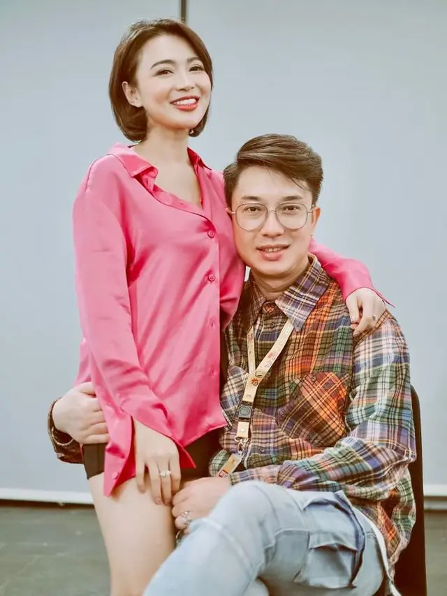 7 Potret Mesra Wika Salim dan Kekasih yang Jarang Tersorot