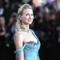 Di novelnya, karakter yang diperankan Naomi Watts adalah ibu dari tokoh Four (diperankan Theo James).