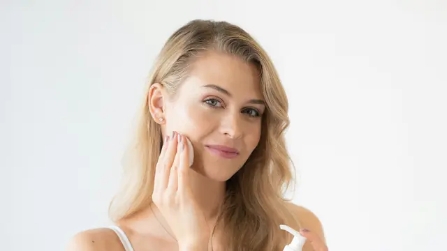 Kerutan Tak Harus Diatasi dengan Botox, Ini Kandungan Skincare yang Bisa Dicoba
