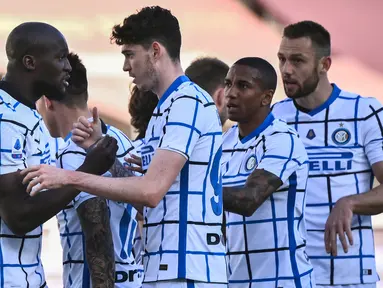 Gol kemenangan Inter Milan dilesakkan oleh Romelu Lukaku (penalti, 62') dan Lautaro Martinez (85'). Adapun gol balasan Torino dicetak Antonio Sanabria pada menit ke-70. (Foto: AFP/Marco Bertorello)