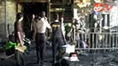 Tim forensik Poltabes Surabaya, Jatim, menemukan satu jenazah dan potongan lengan di antara puing bangunan RedboXX. Jenazah sulit diidentifikasi karena kondisinya hangus terbakar. 