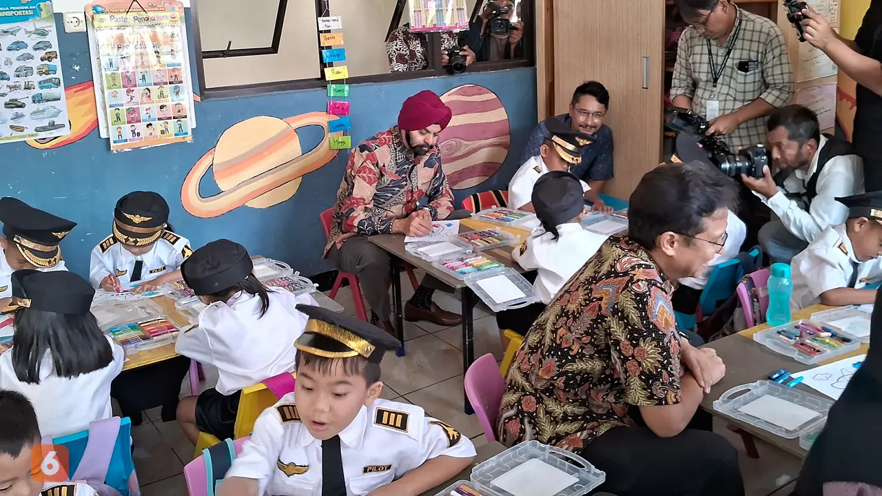Presiden Bank Dunia Ajay Banga saat berkunjung ke PAUD Citra Kenanga, Desa Serdang Kulon, Kecaman Panongan, Kabupaten Tangerang, Kamis (7/9/2023).