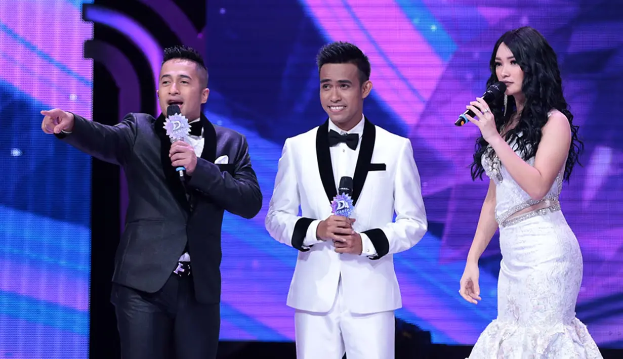 Malam Grand Final Konser Kemenangan Dangdut Academy 4 (DA 4) telah berlangsung di Studio 5 Indosiar, Jakarta Barat, Jumat (19/5/2017). Dua finalis berhasil tampil memukau di malam final tersebut, yakni Fildan dan Putri. (Deki Prayoga/Bintang.com)