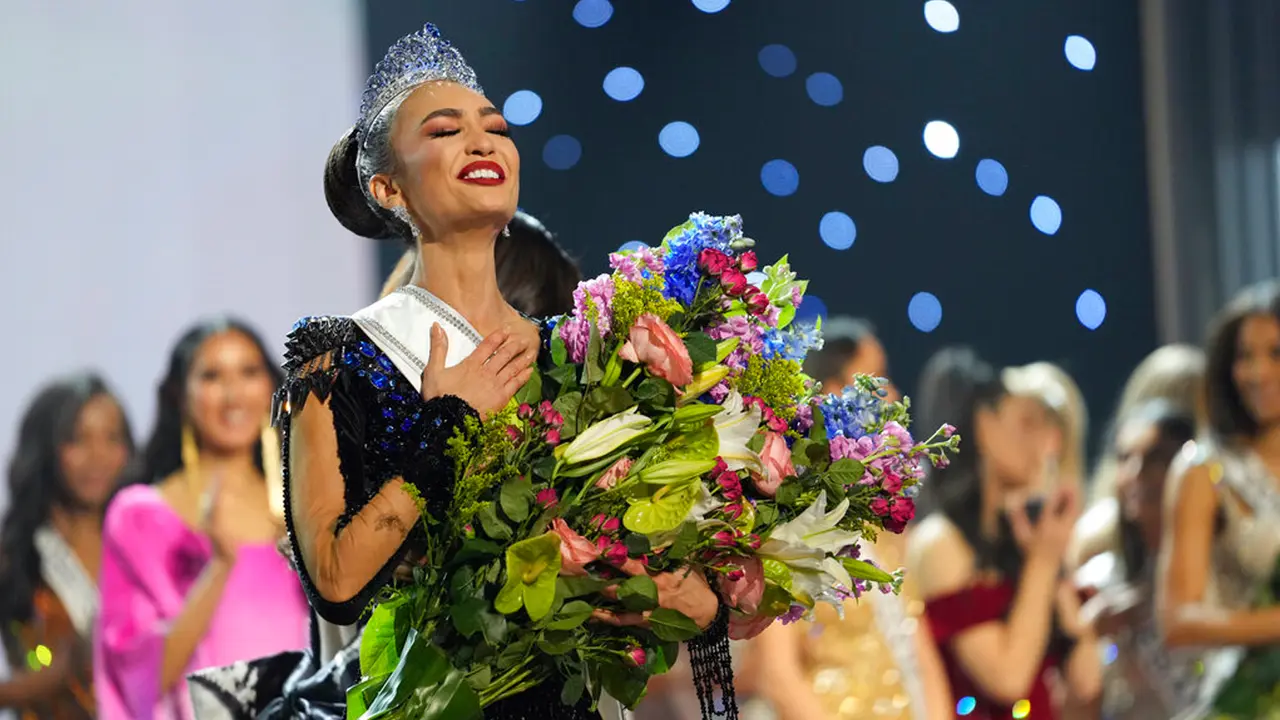 R'Bonney Gabriel Dinobatkan sebagai Miss Universe 2022