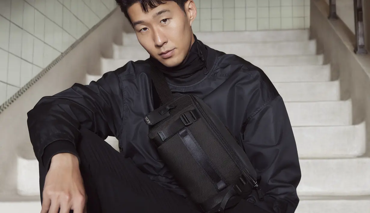 Koleksi ini berfokus pada modularitas, keberlanjutan, dan daya tahan, yang diaplikasikan sepenuhnya pada ransel, tas selempang, tas dada, tas as gym, dan crossbody bag.