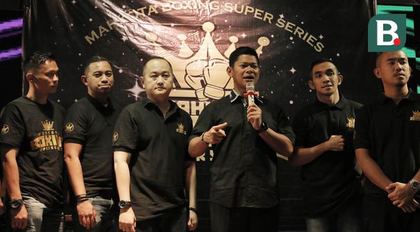Promotor Mahkota Promotion, Raja Sapta Oktohari, memberikan keterangan saat jumpa pers di O2 Club, Jakarta, Jumat (23/2/2018). Mahkota Promotion akan menggelar Mahkota Boxing Series untuk mencari petinju professional. (Bola.com/M Iqbal Ichsan)