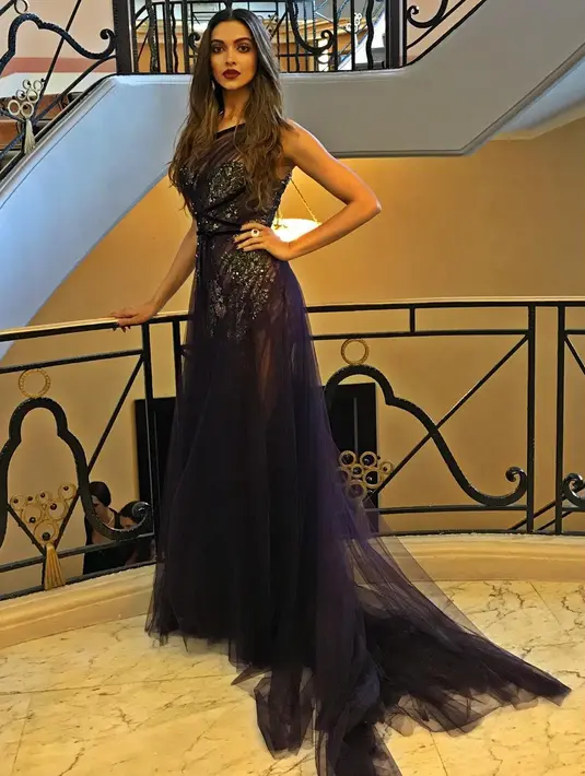 Deepika Padukone memang sempat menjadi artis Bollywood dengan bayaran tertinggi. Dalam setiap penampilannya, ia mendapatkan bayaran sekitar Rp 29 miliar. (Foto: instagram.com/deepikapadukone)