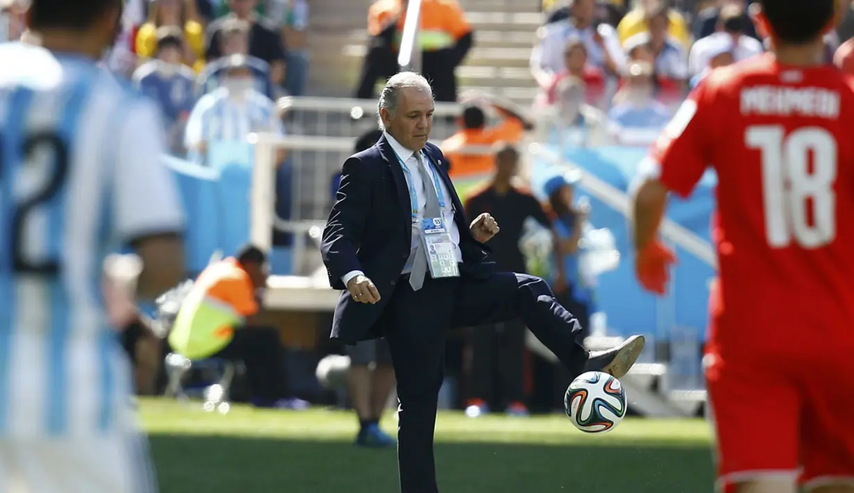 Alejandro Sabella, 59 tahun, mantan pemain tengah di era 1983 ini menjadi pelatih Timnas Argentina sejak 2011 lalu. (REUTERS/Kai Pfaffenbach)