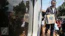 Sejumlah penumpang tiba  di Stasiun Senen, Jakarta, Minggu (3/1/2016). Kedatangan arus balik libur Natal dan Tahun Baru dari sejumlah daerah Pulau Jawa hingga pukul 13.00 WIB tercatat sebanyak 398.947 orang. (Liputan6.com/Faizal Fanani)