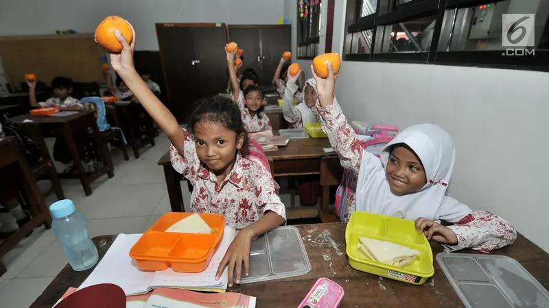 Penuhi Gizi Anak SD dengan Program Makanan Tambahan