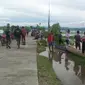 Ada sepanjang 1 kilometer wilayah persawahan di Gorontalo yang terendam banjir bandang. Di balik itu, sebagian warga mendulang berkah. (Liputan6.com/Aldiansyah Mochammad Fachrurrozy)