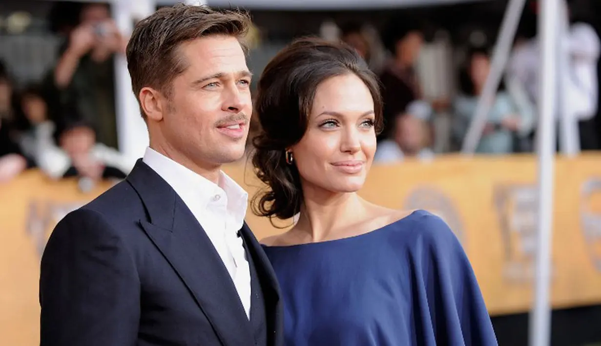 Belum lama ini Brad Pitt dan Jennifer Aniston sempat berkirim pesan, namun kabarnya suami Jennifer, Justin Theroux tidak mempermasalahkan soal hubungan baik yang dijalin istrinya itu. (AFP/Bintang.com)