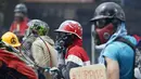 Pengunjuk rasa menuntut diadakannya pemilu baru dan dibebaskannya para demonstran yang dipenjara oleh Maduro, Caracas, Venezuela, Sabtu (26/5). (AP Photo)  