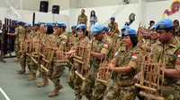 Penampilan kesenian yang dibawakan oleh para Prajurit dan Wanita TNI Konga XXIII-H/UNIFIL ini mendapat sambutan yang meriah dari penonton.
