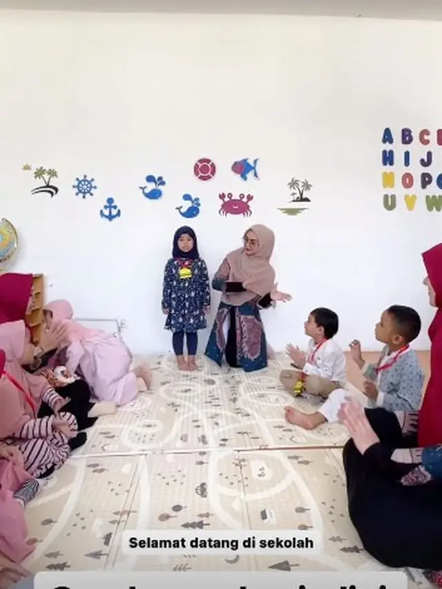 8 Potret Ria Ricis Dirikan Sekolah untuk Anak Usia Dini, Ikut Mengajar