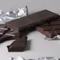 Dalam dark chocolate terdapat kandungan yang membuat Anda menjadi lebih bahagia dan mengembalikan mood untuk menjalani aktivitas pasca patah hati. (Istimewa)