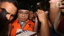 Sebelumnya, Yaqut Cholil Qoumas telah menjalani pemeriksaan sebagai saksi pada Jumat 30 Januari 2026. Ia juga tercatat telah tiga kali diperiksa sebagai saksi sebelum ditetapkan sebagai tersangka, yakni pada Selasa 16 Desember 2025; Senin 1 September 2024; dan Kamis 7 Agustus 2025. Tampak dalam foto, mantan Menteri Agama, Yaqut Cholil Qoumas, saat dibawa menuju mobil tahanan di Gedung Merah Putih Komisi Pemberantasan Korupsi (KPK), Jakarta, Kamis (12/3/2026). (Liputan6.com/Helmi Fithriansyah)