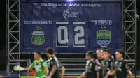 Papan skor pertandingan dalam laga pekan ke-7 BRI Liga 1 2021/2022 antara Bhayangkara FC melawan Persib Bandung di Stadion Moch Soebroto, Magelang, Sabtu (16/10/2021). (Bola.com/Bagaskara Lazuardi)