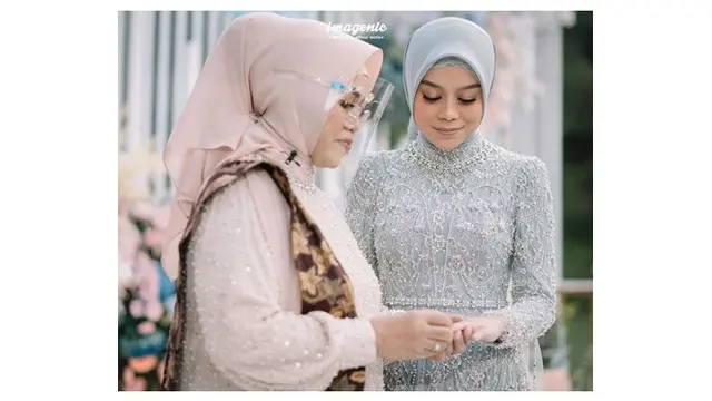7 Potret Lamaran Rizky Billar dan Lesty Kejora, Penuh Haru Bahagia