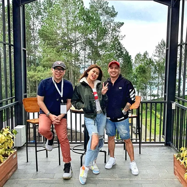Ren Tobing bersama Ovy Sovianty di kawasan F1 Powerboat Internasional