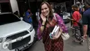 Komisioner KPAI, Erlinda usai memberikan keterangan Pers terkait Kasus Saiful Jamil, di Polsek, Kelapa Gading, Jakarta Utara, Jumat (19/2). Dalam keterangannya KPAI mendesak agar Saipul minta maaf terbuka. (Liputan6.com/Johan Tallo)