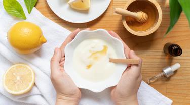 Perawatan Wajah Menggunakan Masker Yogurt Selain Masker Kefir