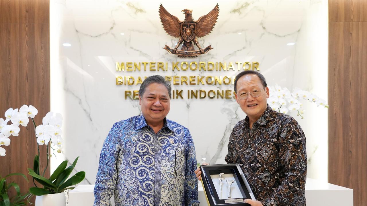 Menteri Koordinator Bidang Perekonomian, Airlangga Hartarto, menerima kunjungan Menteri Tenaga Kerja dan Menteri Kedua Perdagangan dan Industri Singapura, Dr. Tan See Leng