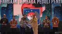 Kementerian Dalam Negeri menerima Penghargaan Lembaga Peduli Penyiaran dari Komisi Penyiaran Indonesia (KPI), Senin (24/6/2024). (Foto: Istimewa)