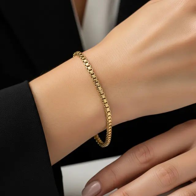 Model Gelang Emas untuk Dipakai Kerja Formal (AI)