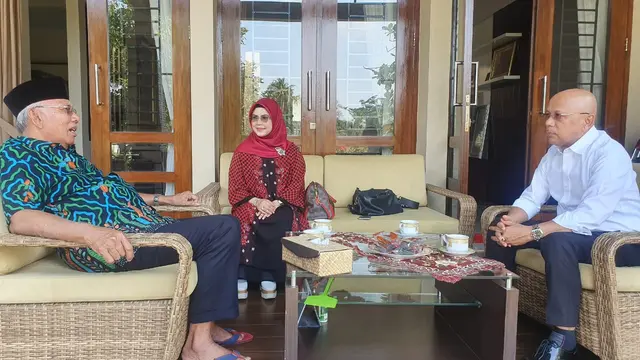 Siti Nur Azizah bertemu Bachtiar Chamsyah. (Ist)