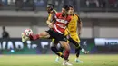 Persija yang bertekad memburu poin penuh dalam laga ini langsung memberikan ancaman sejak menit awal. (Bola.com/Abdul Aziz)