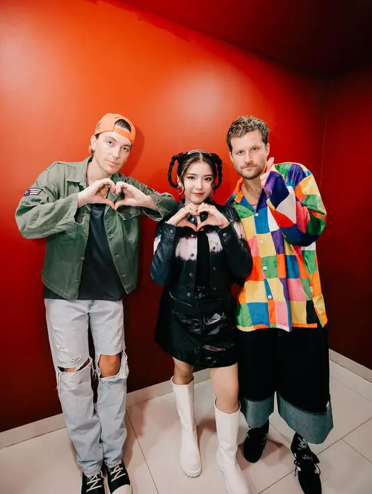 Tiara Andini Tampil Edgy dan Manis Saat Kolaborasi dengan LANY di Eco RunFest 2024. [@tiaraandini].