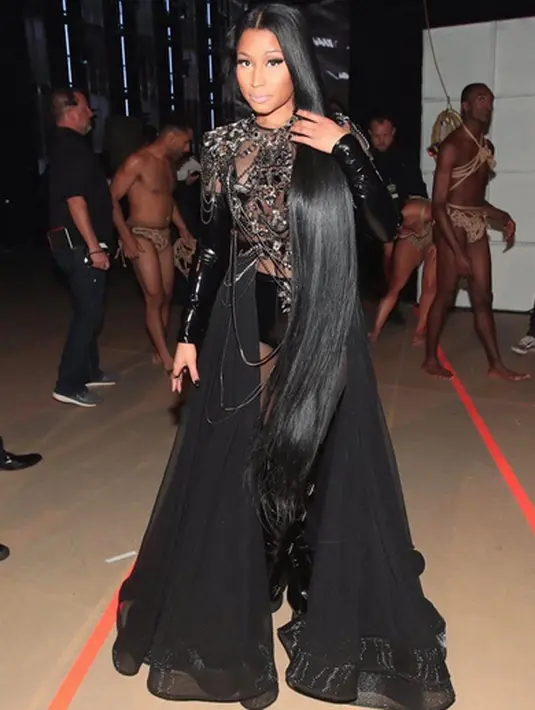 Selain itu ada juga Nikcy Minaj yang turut prihatin atas kejadian ini. “Cintaku untuk saudara perempuanku, Ariana dan semua keluarga korban di U.K. Aku turut bersedih atas kejadian ini,” tulisnya. (Instagram/nickiminaj)