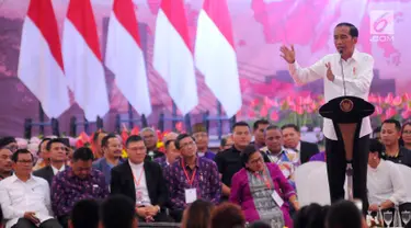 Capres nomor 01, Joko Widodo atau Jokowi memberi sambutan pada acara silaturahmi dengan para peserta Konferensi Gereja dan Masyakarat (KGM) dan pengurus PGI di Manado, Minggu (31/3). Dalam sambutanya Jokowi menyampaikan untuk tetap menjaga persatuan dan kesatuan. (Liputan6.com/Angga Yuniar)