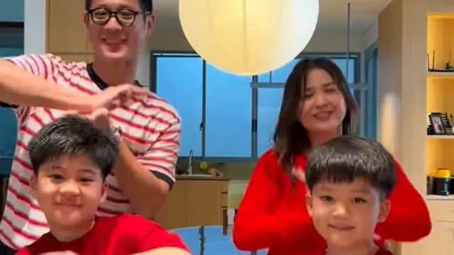 Artis Muslim Rayakan Imlek (Foto: Instagram @putrititian)