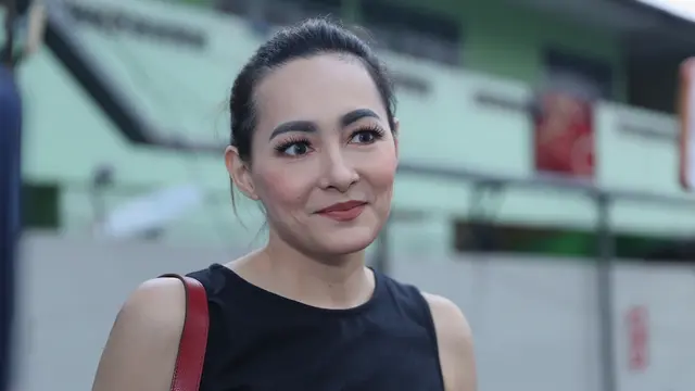 [Bintang] Dewi Rezer