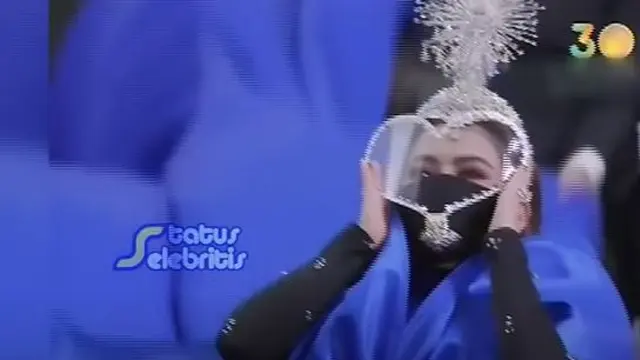 6 Potret Syahrini di HUT SCTV, Pakai Face Shield Hati dan Jubah Seberat 20 Kg