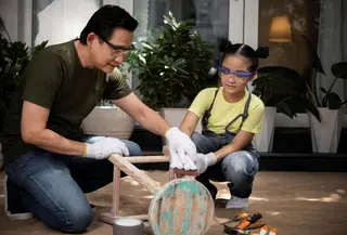 Anak yang terbiasa mandiri cenderung lebih percaya diri, mampu mengambil keputusan, serta tidak mudah bergantung pada orang lain saat menghadapi tantangan. (foto/dok: freepik)