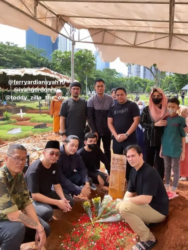 Dihadiri Sejumlah Artis, Ini 7 Momen Pemakaman Pesinetron Iqbal Pakula