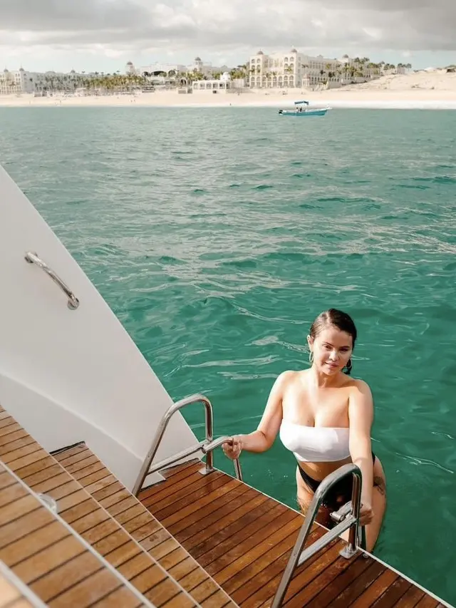 Potret Selena Gomez Tetap Percaya Diri, credit: @selenagomez