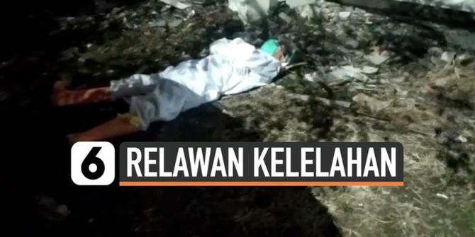VIDEO: Kelelahan, Relawan Pengurus Jenazah Covid-19 Tidur di Tanah