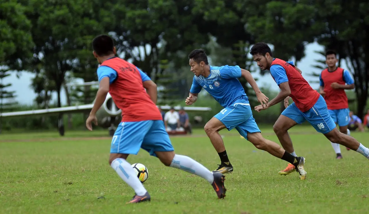 Arema FC terus berlatih menjelang kompetisi 2018. (Liputan6.com/Rana Adwa)