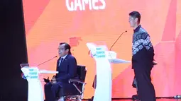 Presiden Para Committe Majid Rashed dan Ketua INAPGOC Raja Sapta Oktohari memberikan sambutan pada Penutupan Asian Para Games 2018 di Stadion Madya, Gelora Bung Karno, Jakarta, Sabtu (13/10). (merdeka.com/Imam Buhori)