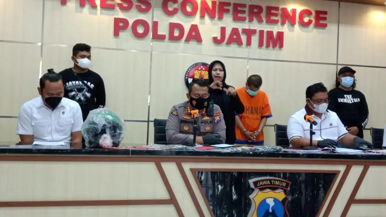 Polda Jatim menangkap pembunuh mahasiswa UB Malang. (Dian Kurniawan/Lipiutan6.com)