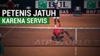 Berita video petenis asal Brasil, Marcelo Melo, tersungkur setelah kena servis keras rekannya sendiri, Lukasz Kubot. Insiden ini terjadi di perempat final Italian Open saat keduanya menghadapi pasangan Henri Kontinen dan John Peers. Melo akhirnya men...