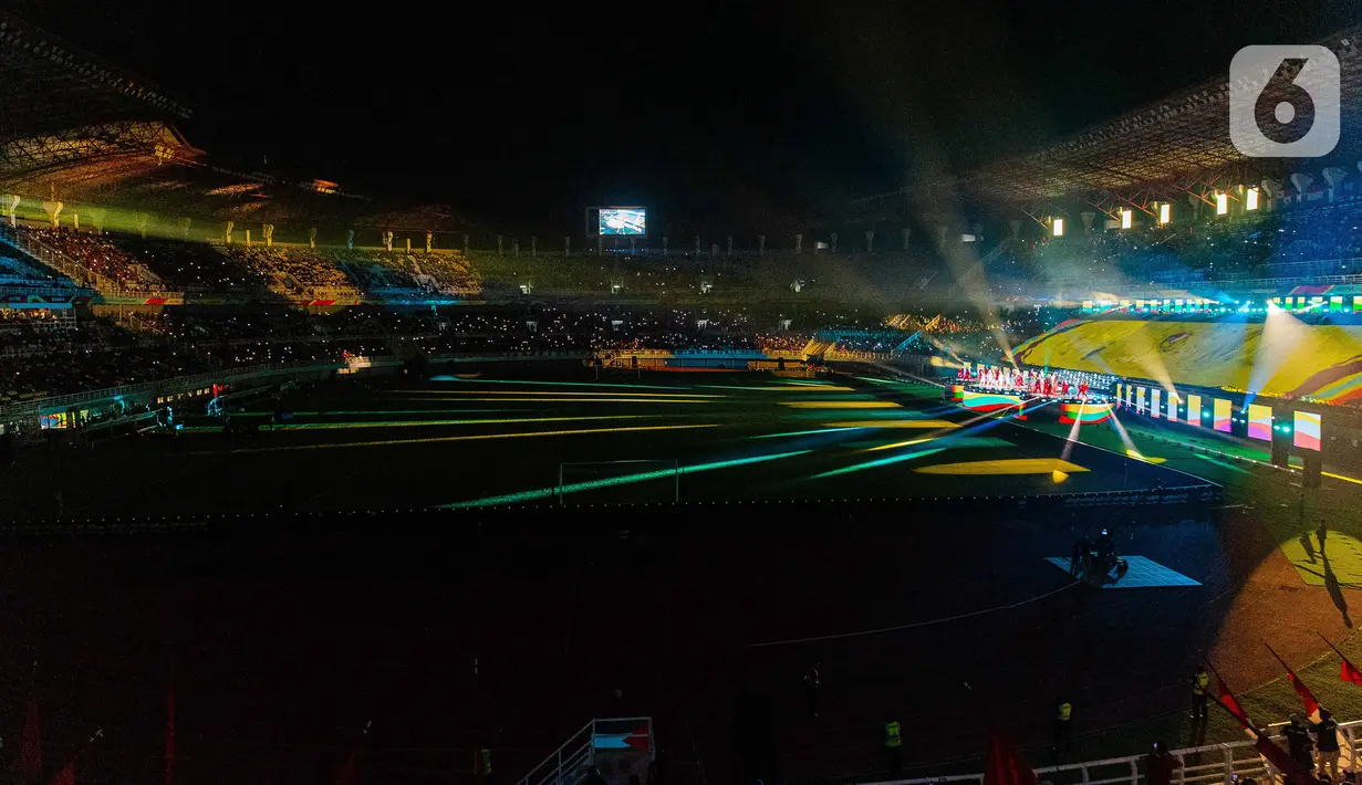 Pembukaan Piala Dunia U-17 2023 berlangsung meriah dengan alunan musik dangdut. Pembukaan dilakukan sebelum laga Timnas Indonesia U-17 melawan Timnas Ekuador U-17 dalam fase Grup A. (Liputan6.com/Faizal Fanani)