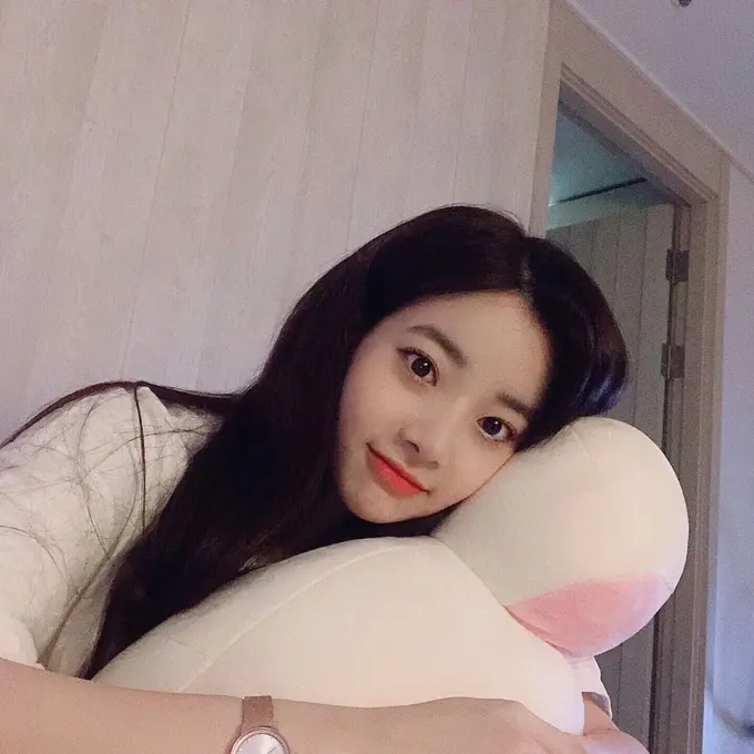 Lee Hyunjoo eks April. (Instagram/ hyun.joo_lee)