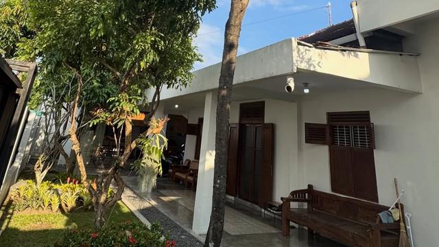 Potret Teras Rumah Zaskia Adya Mecca di Jogja, Arsitektur Klasik yang Elegan